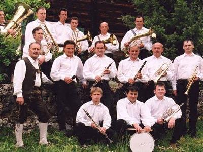 Die Walser Musikanten spielen zum Seniorentreff auf.
